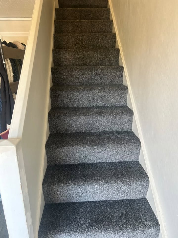 Staircase freshly fitted with dark grey carpet by Fresh Step Floors